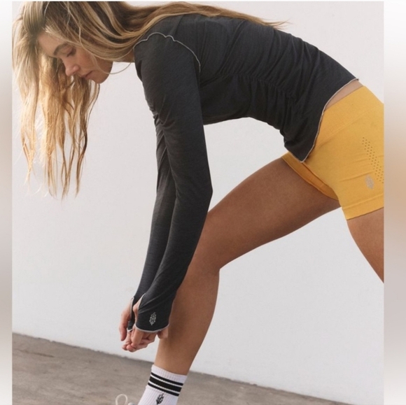 FP Movement Right On Run Black Long Sleeve Layer NWT MSRP $58 - Picture 6 of 7